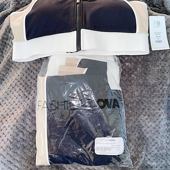 Prime Time Active Sports Bra and Leggings Set - Picture 8 of 8